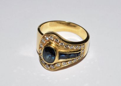 BAGUE vintage en or jaune 18K (750/°°) figurant...