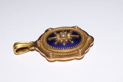 CASSOLETTE PENDANT in 18K (750/°°) yellow...