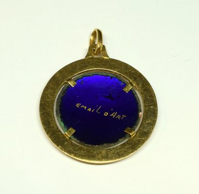 PENDANT in 18K (750/°°) yellow gold decorated...