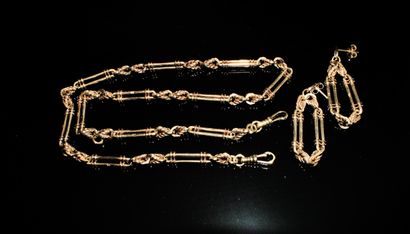 PARURE en or jaune 9K (375/°°) composée d’un...