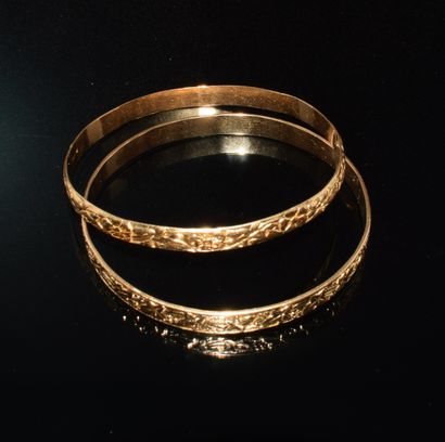 LOT de 2 JONCS en or jaune 18K (750/°°),...