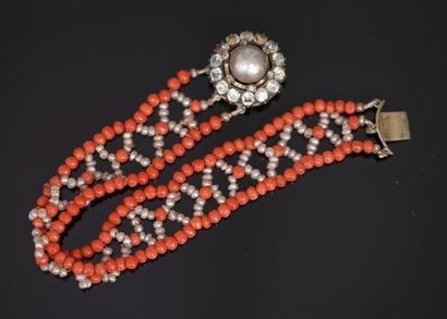 BRACELET formed of a braid of seed beads...