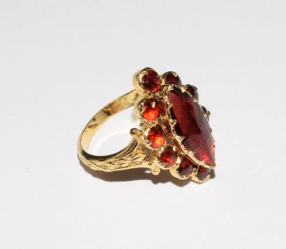 Marquise ring in 18K yellow gold (750/°°)...