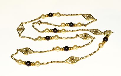 SAUTOIR en or jaune 18K (750/°°) maille filigrane...