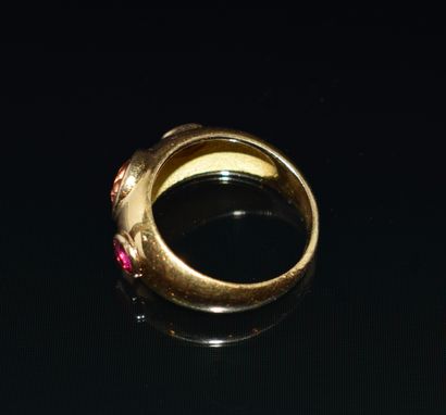 BAGUE JONC en or jaune 18k (750/°°) ornée...