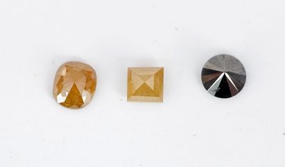 LOT de 3 diamants de couleurs avec certi...