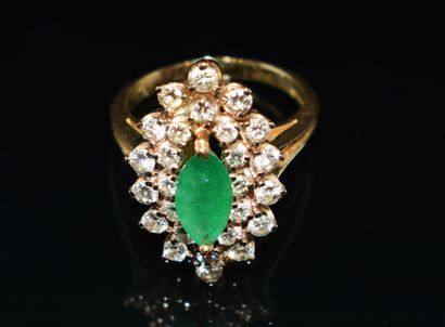 BAGUE en or jaune 18k (750/°°), marquise...