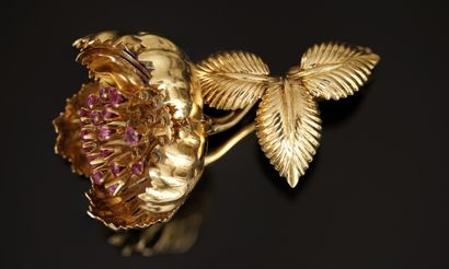 BROCHE en or jaune 18K (750/°°) présentant...