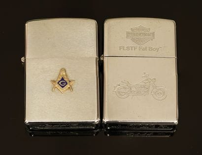 ZIPPO - 2 BRIQUETS à essence, l'un FLSTF...