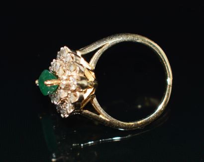 BAGUE en or jaune 18k (750/°°), marquise...