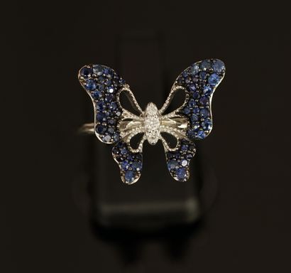 BAGUE en or blanc 18K (750/°°) représentant...