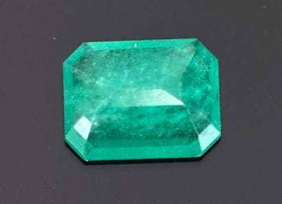 EMERAUDE rectangle sur papier 2.29ct avec...