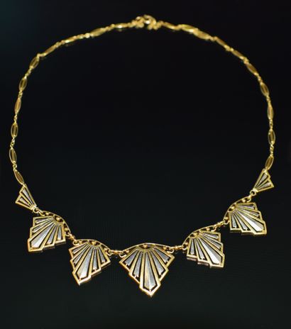 COLLIER en or jaune 18K (750/°°) modèle draperie...