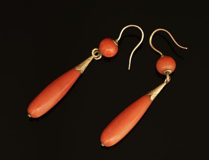 PAIR OF EAR PENDANTS in 18K (750/°°) yellow...