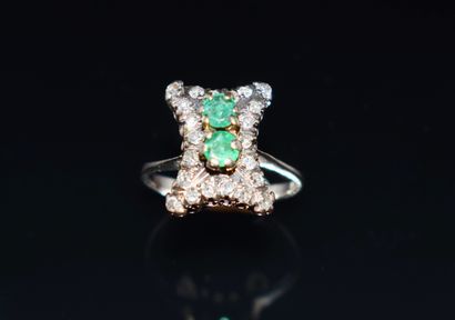 BAGUE en or blanc 18k (750/°°) à plateau...