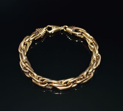 BRACELET en or jaune 18k (750/°°) large maille...