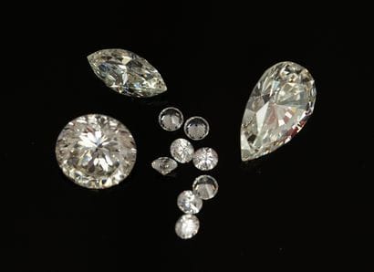 LOT composé de cubic zirconium, tailles diverses...