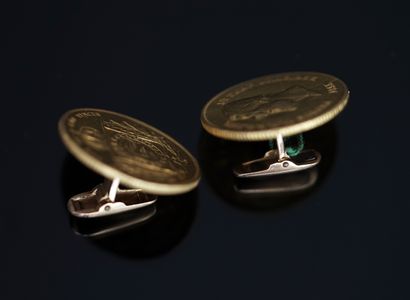 PAIRE DE BOUTONS DE MANCHETTES en or jaune...