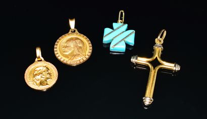 LOT de 4 PENDENTIFS en or jaune 18K (750/°°),...