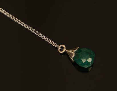 PENDENTIF et sa CHAINE en or gris 18k (750/°°)...