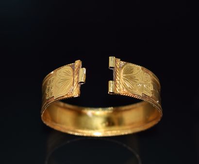 BRACELET PLAT rigide en or jaune 18k (750/°°),...