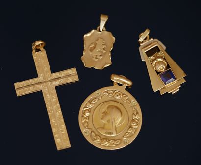 ENSEMBLE en or jaune 18K (750/°°) composé...