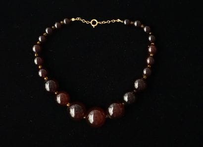 COLLIER composé d'une chute de 21 boules...