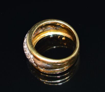 BAGUE en or jaune 18k (750/°°) jonc orné...