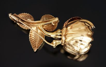 BROCHE en or jaune 18K (750/°°) présentant...