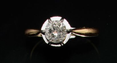 BAGUE en or jaune 18K (750/°°) ornée d’un...