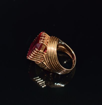 BAGUE en or jaune 18k (750/°°), corps multibrin...