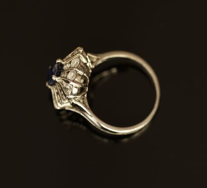 BAGUE en or gris 18k (750/°°) rectangulaire...