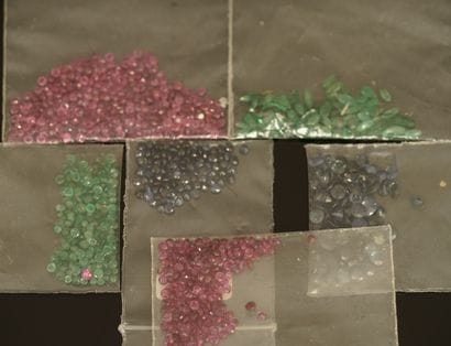 LOT de PIERRES FINES ou PRECIEUSES calibrées...