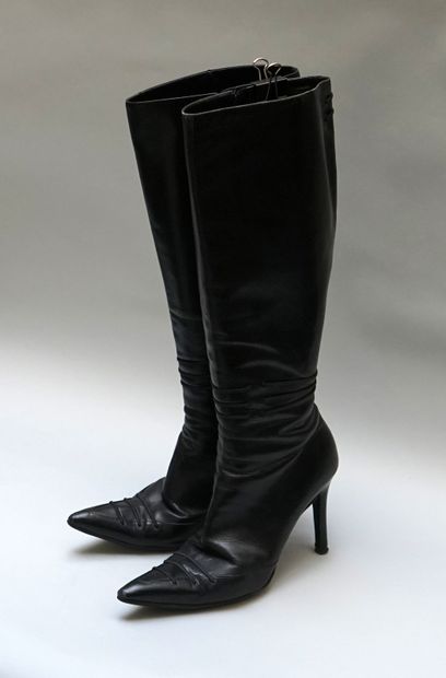 GUCCI - PAIR of black leather heeled boots....