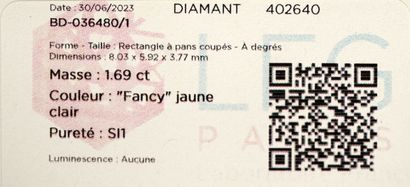 DIAMANT sur plis taille émeraude fancy jaune...