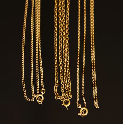 ENSEMBLE DE 3 CHAINES en or jaune 18K (750/°°)....