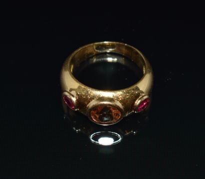 BAGUE JONC en or jaune 18k (750/°°) ornée...