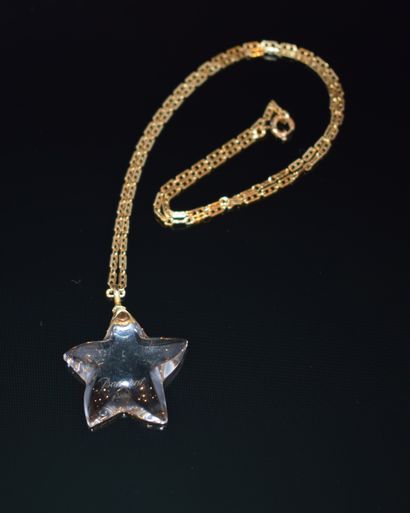 BACCARAT - PENDENTIF en or jaune 18K (750/°°)...