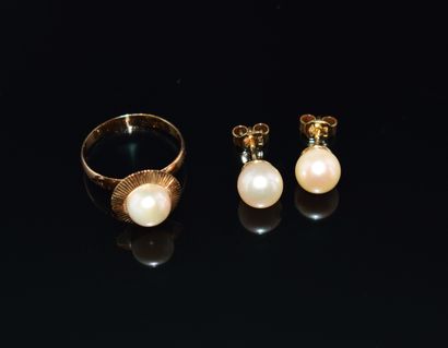 PAIRE DE BOUCLES D’OREILLES en or jaune 18k...