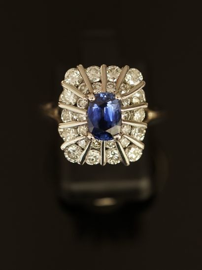 BAGUE en or gris 18k (750/°°) rectangulaire...