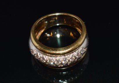 BAGUE en or jaune 18k (750/°°) jonc orné...