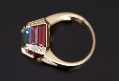BAGUE MODERNISTE en or jaune 18K (750/°°)...