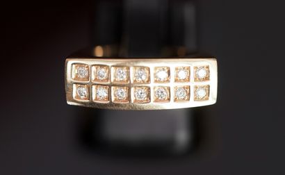 BAGUE BANDEAU en or jaune 18K (750/°°) sertie...
