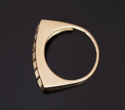 BAGUE BANDEAU en or jaune 18K (750/°°) sertie...
