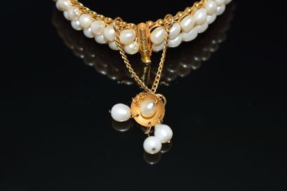 BRACELET JONC en or jaune 18K (750/°°) ouvrant...