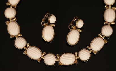 TRIFARI - SET in gilded metal and resin cabochons...