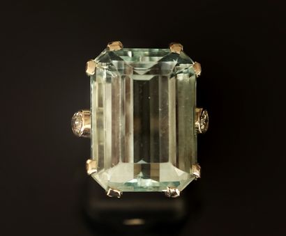 BAGUE en or gris 18k (750/°°) sertie d'une...