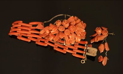 Articulated BRACELET formed of coral sticks,...