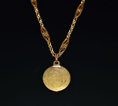 SAUTOIR en or jaune 18K (750/°°) maille filigrane,...