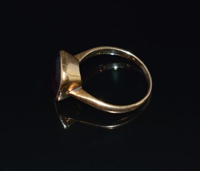 BAGUE en or jaune 18K (750/°°) ornée d’un...